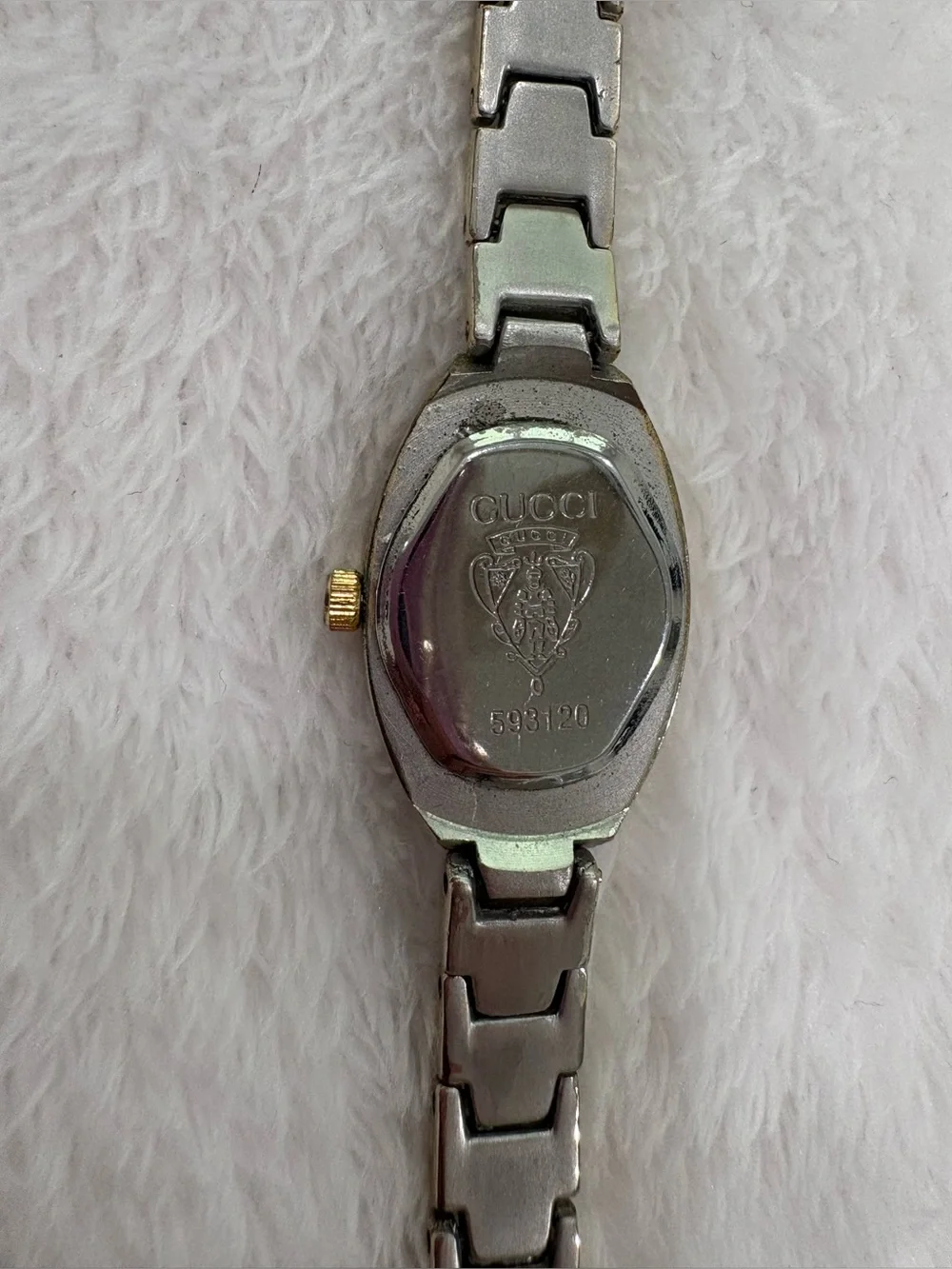 Classic Authentic Vtg Gucci Women's Oval Watch with Engraved Crest - Ref. 59312